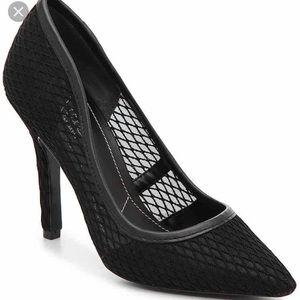 Maxx Pointy Toe Pump